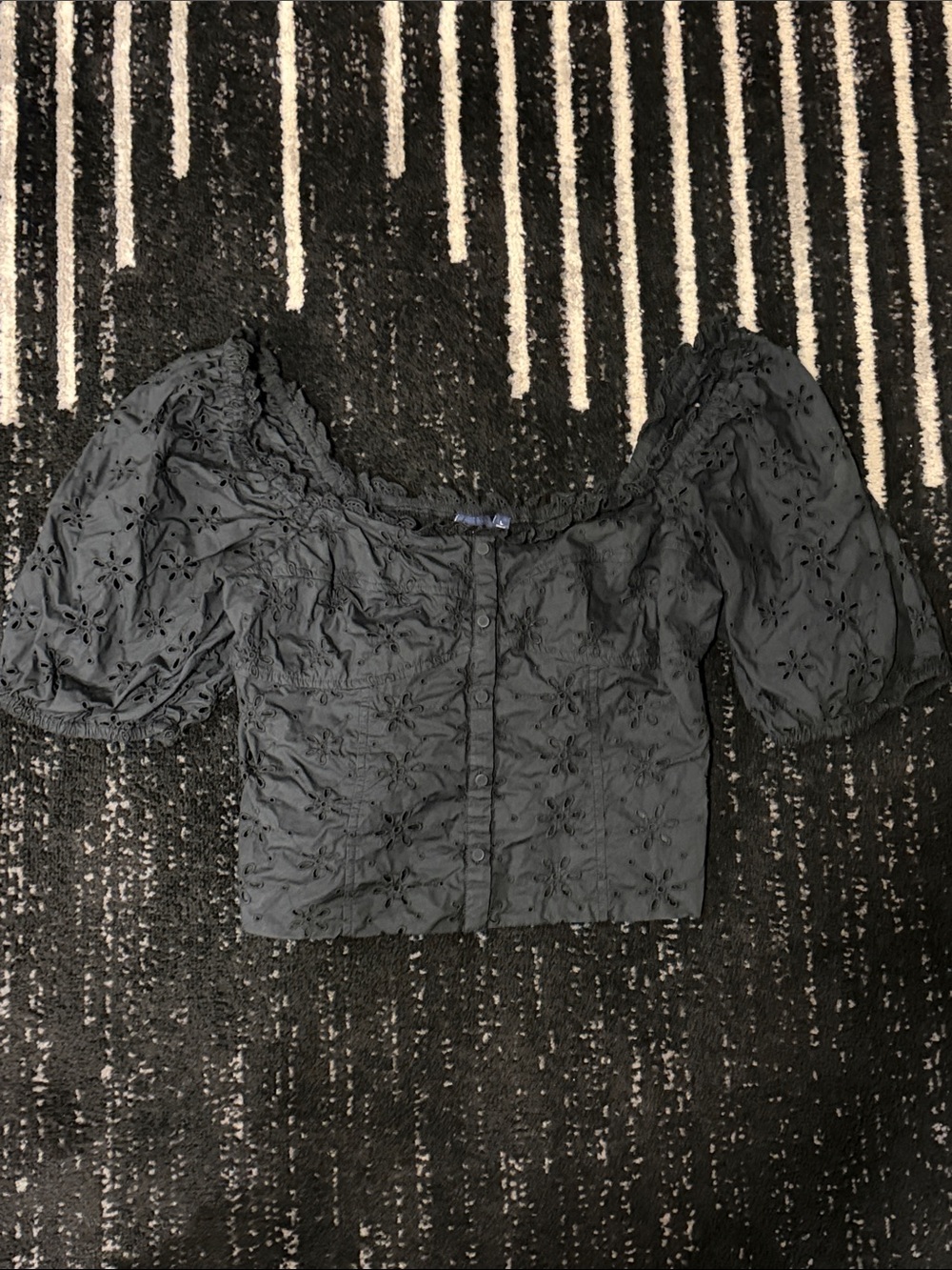 GAP Cropped Floral Eyelet Top w/ Puff Sleeves